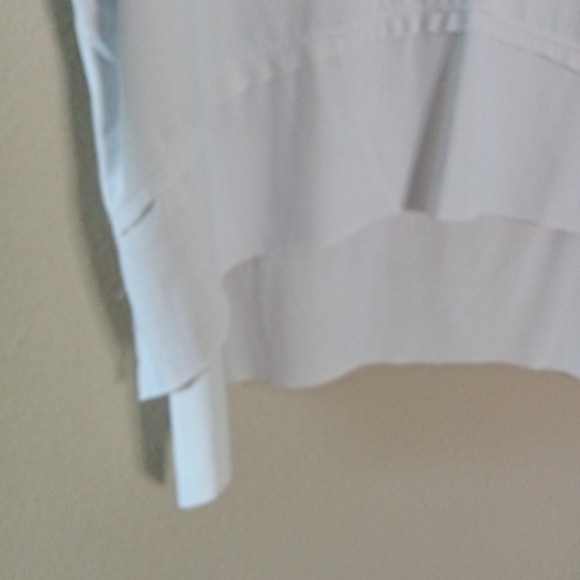 Pure Barre 'barre so hard" long Sleeve Crop Top White Hi Low Hem Thumbholes SZ M - Picture 4 of 9
